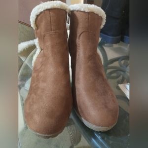 PRE-OWNED women's brown/white ankle boots good condition size 11 look at pics